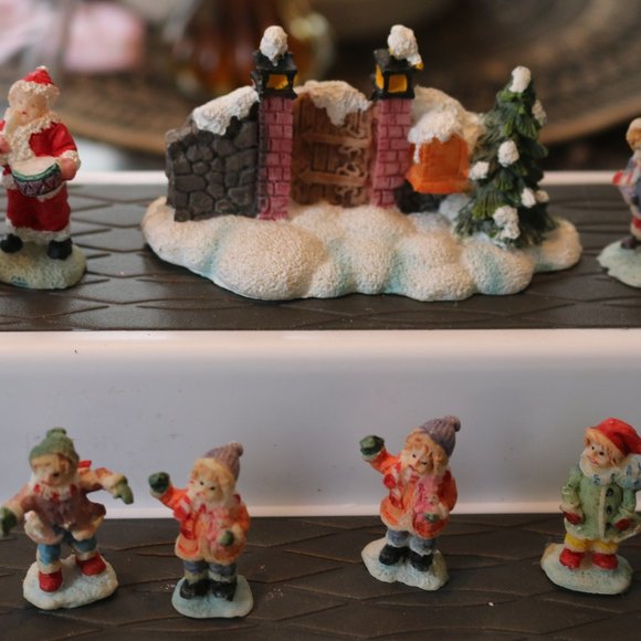 Large pieces CHRISTMAS VILLAGE Figurine Lot People Accessories figures lot #2 - Picture 1 of 9
